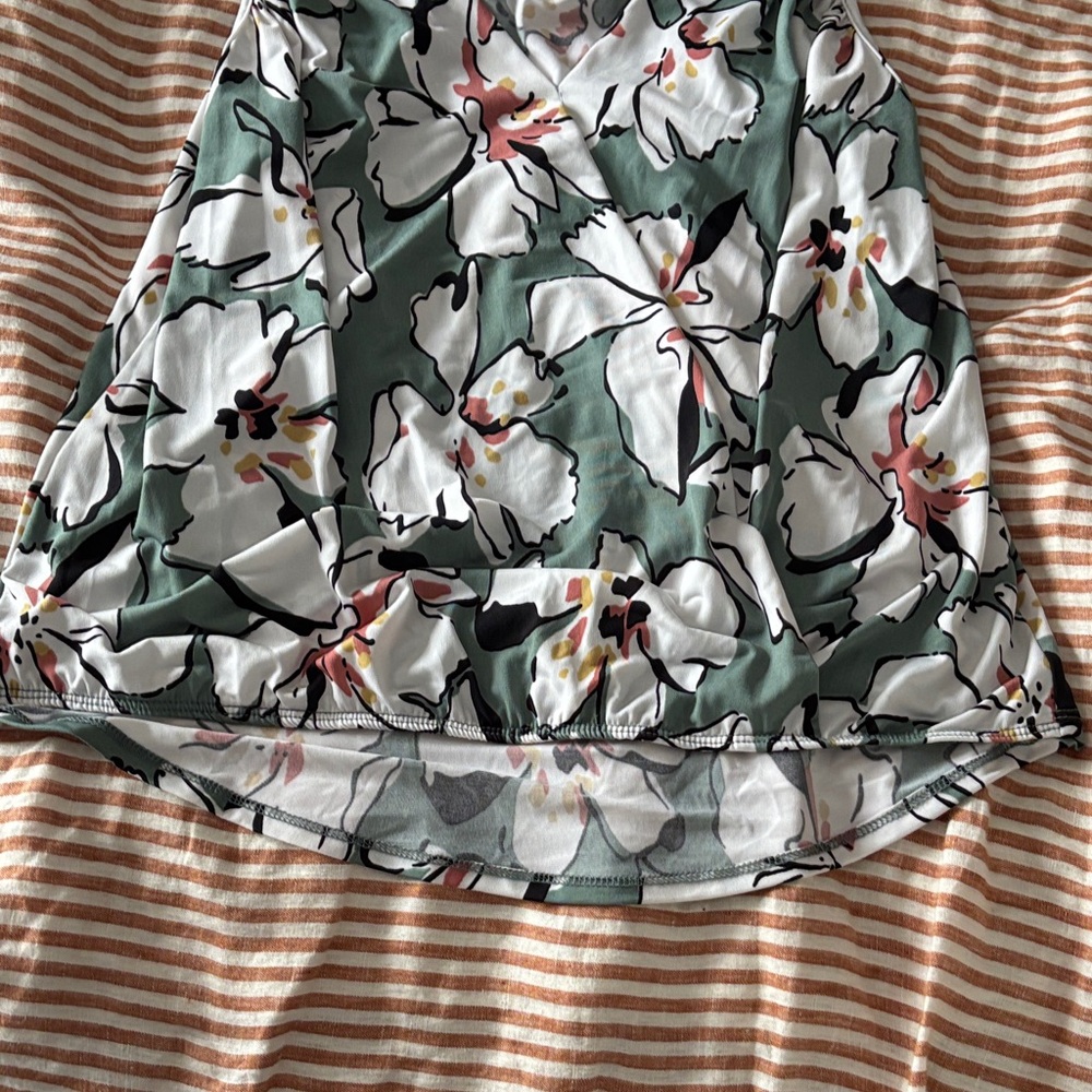 Green Floral cami with bubble hem - Picture 4 of 4